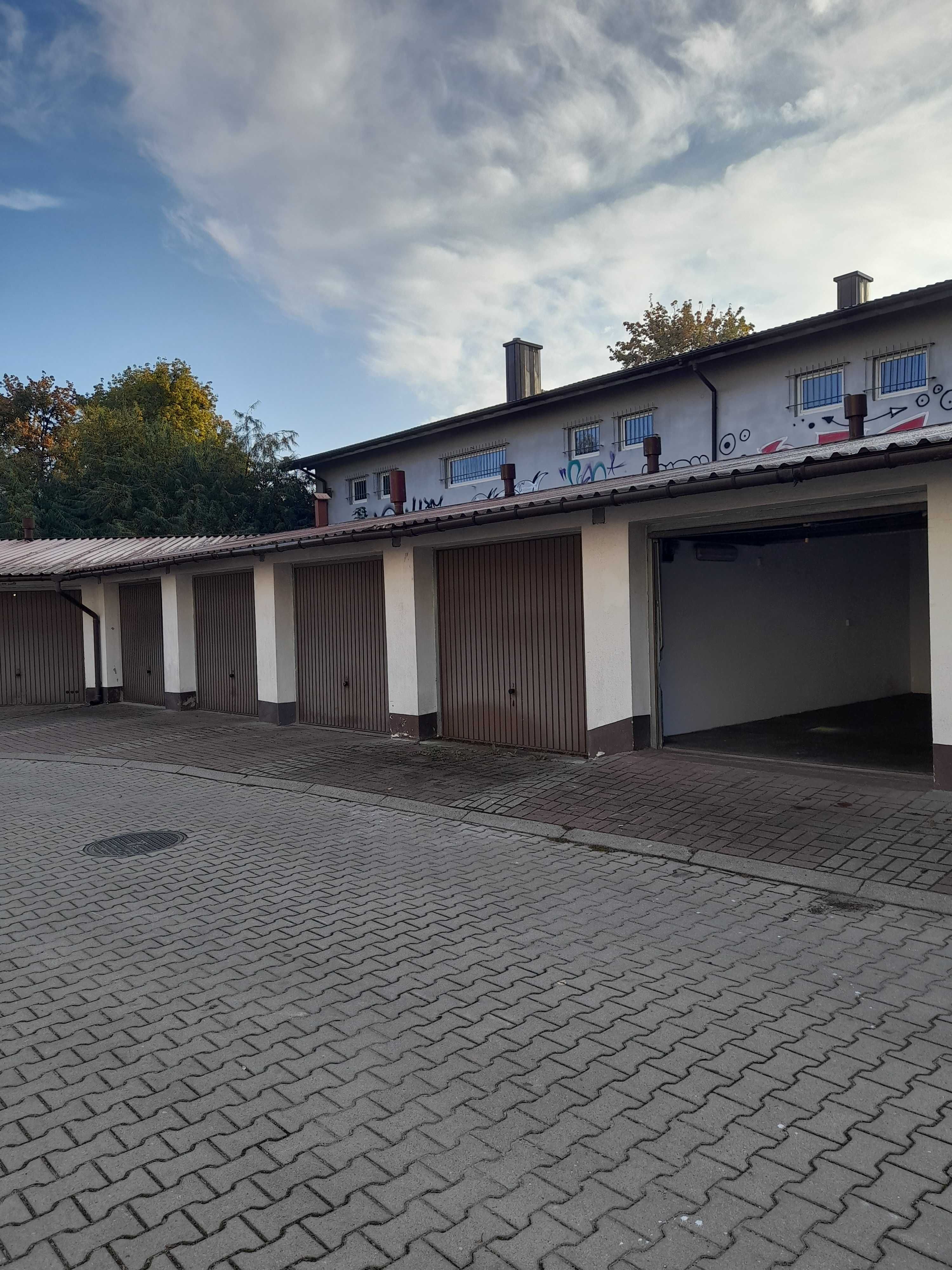 Garaż-magazyn do wynajęcia, ul. Pstrowskiego 18a, za Castoramą
