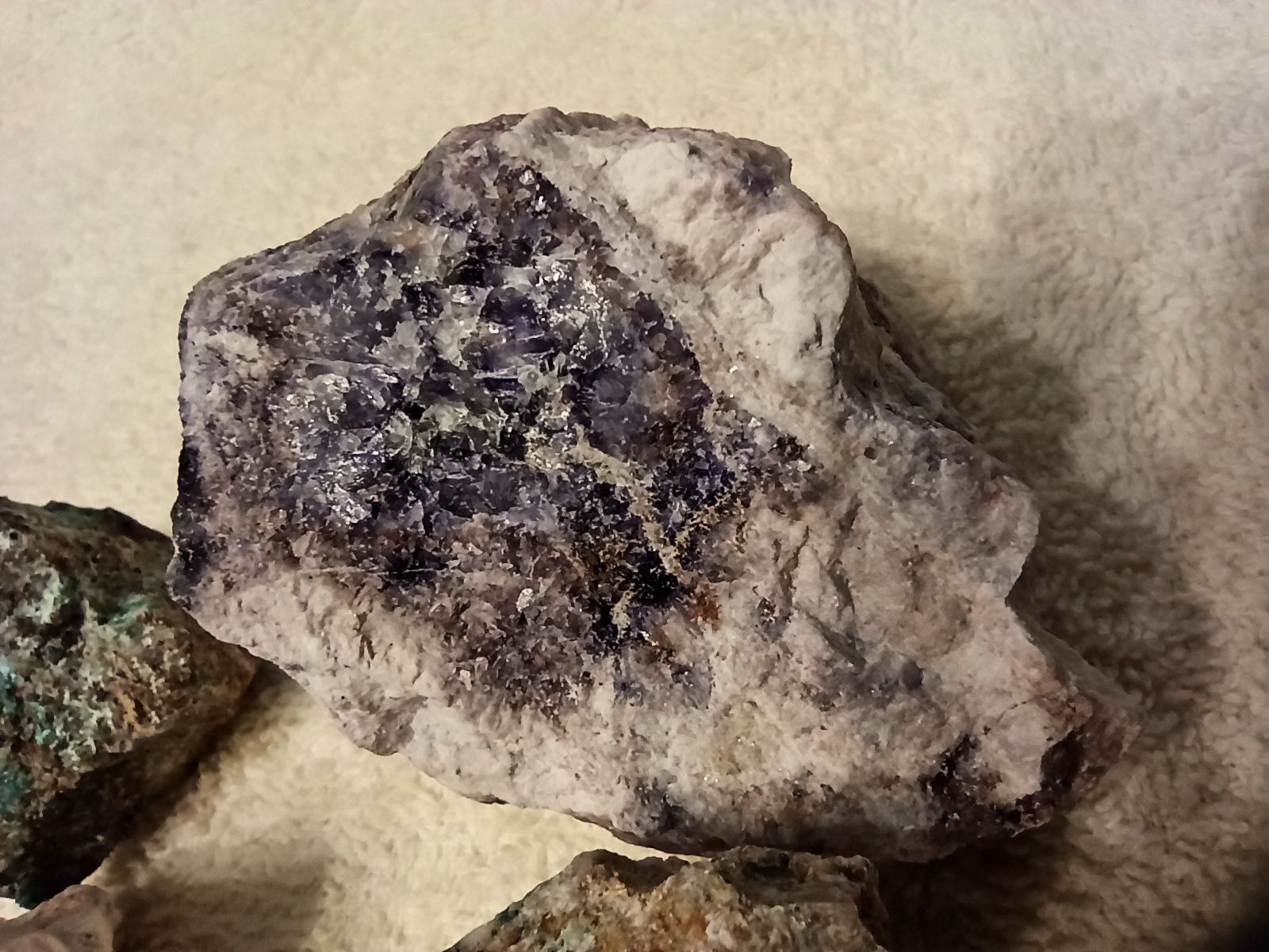 Minerały: chryzokola, fluoryty z kopalni Santa Clara. Zestaw
