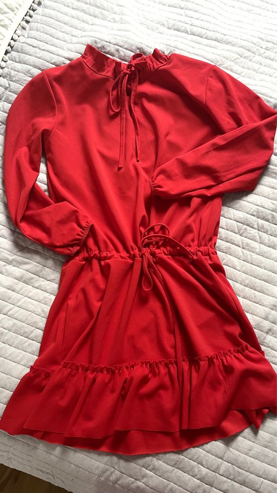 Czerwona sukienka wiązana w pasie długi rękaw S