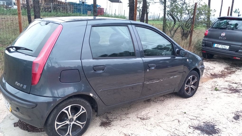 Fiat punto 2001 com inspeção até 05/26