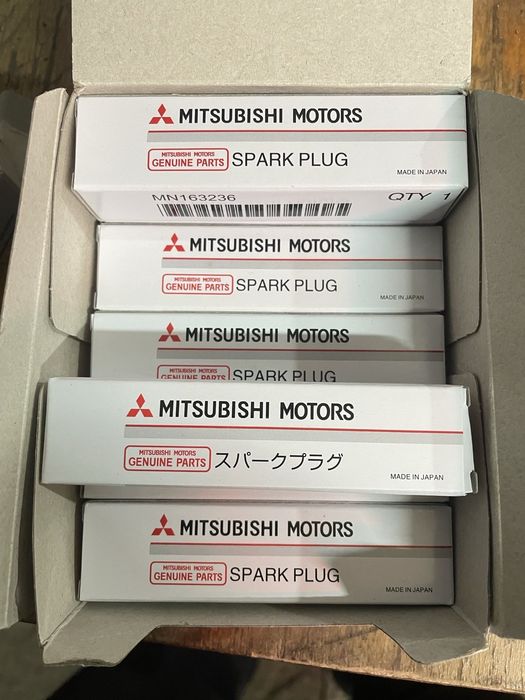 Свічка запалювання иридиевые свечи зажигания MN163236 NGK FR6EI