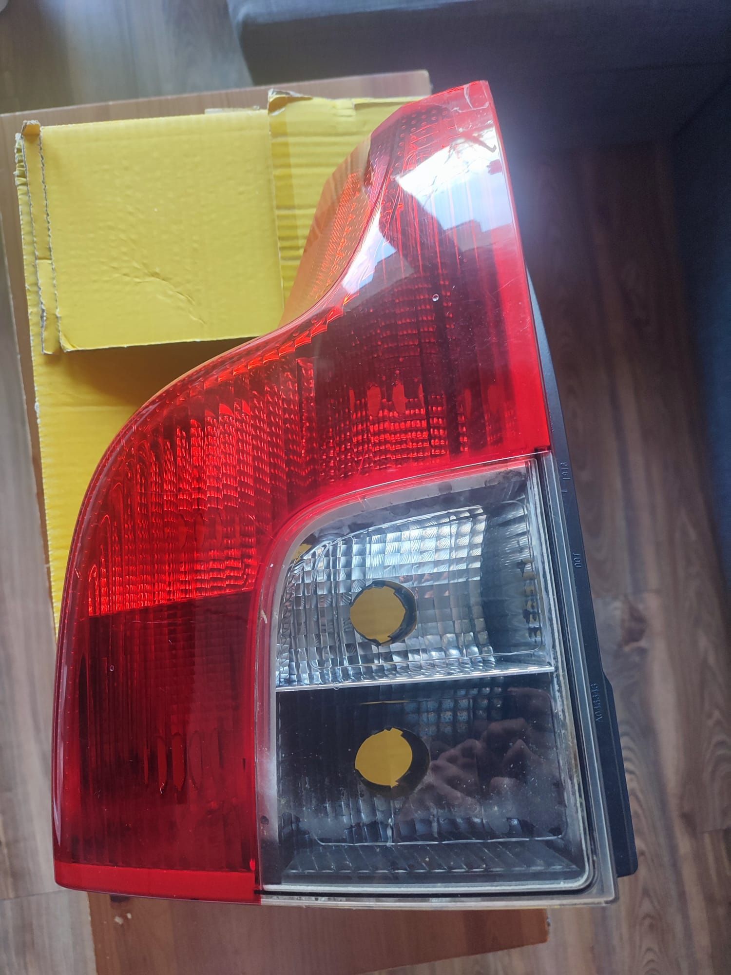 VOLVO XC90 I 2008 Lampa tylna lewa dolna .