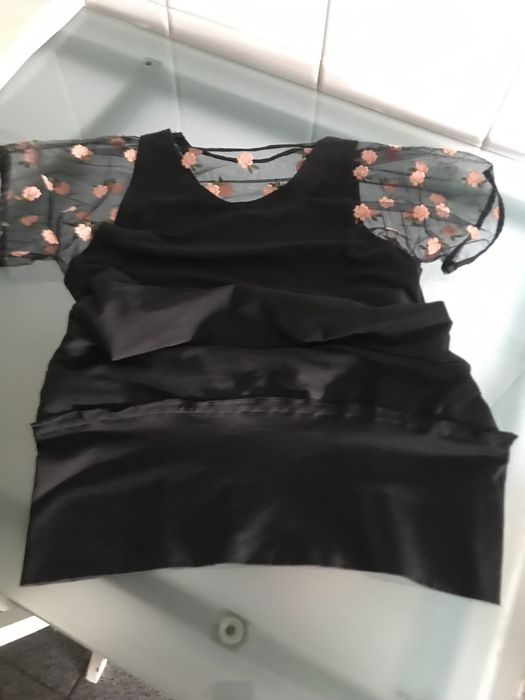 Vestido preto bordado