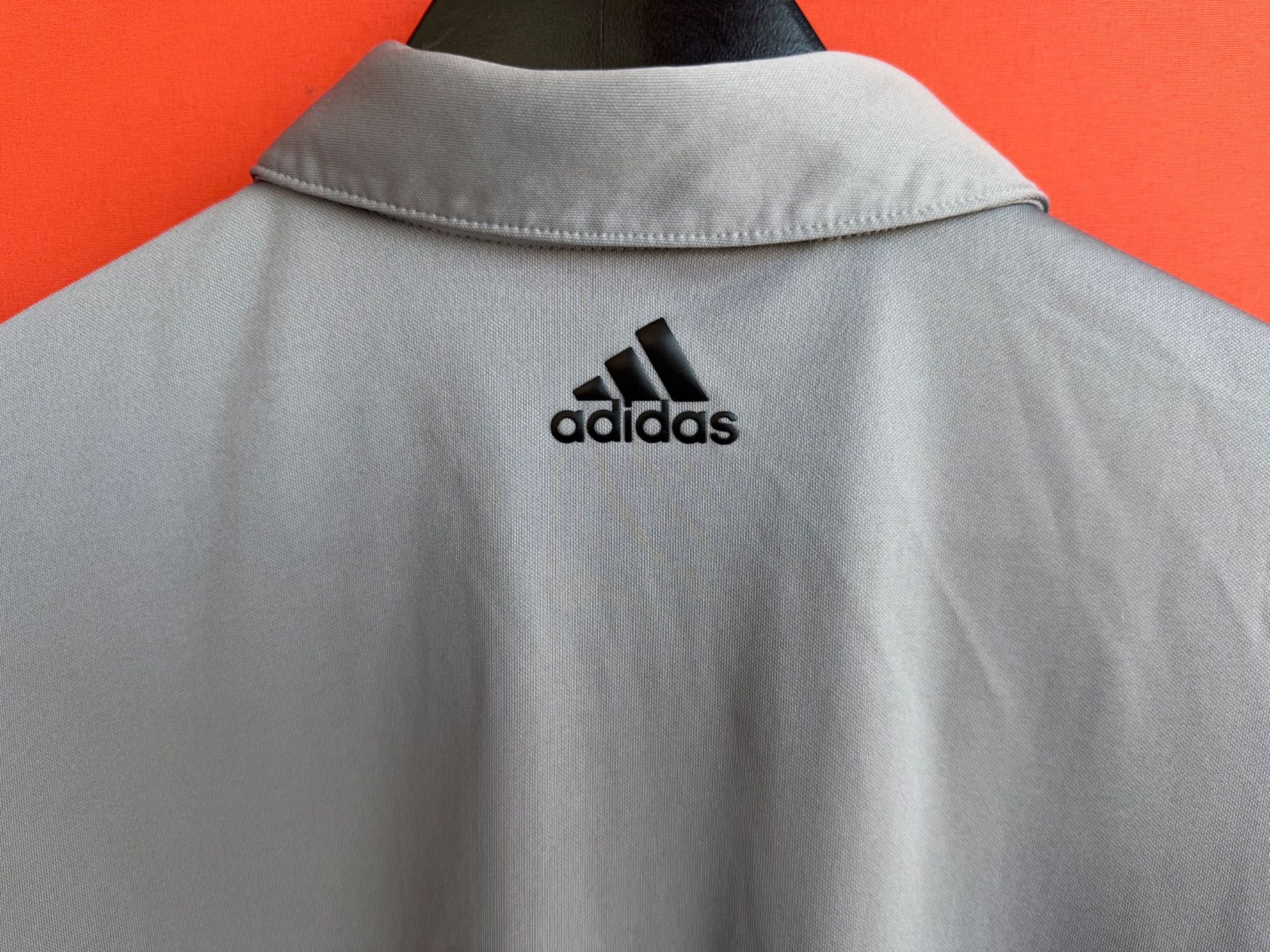 Adidas чоловіча спортивна футболка з воротником комірцем розмір M