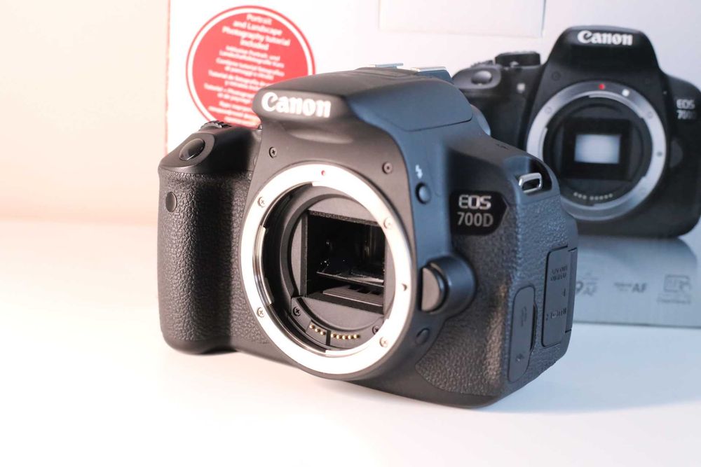 Canon 700D aparat lustrzanka APS-C DSLR EF EF-S FV23% 12.000 zdjęć bdb
