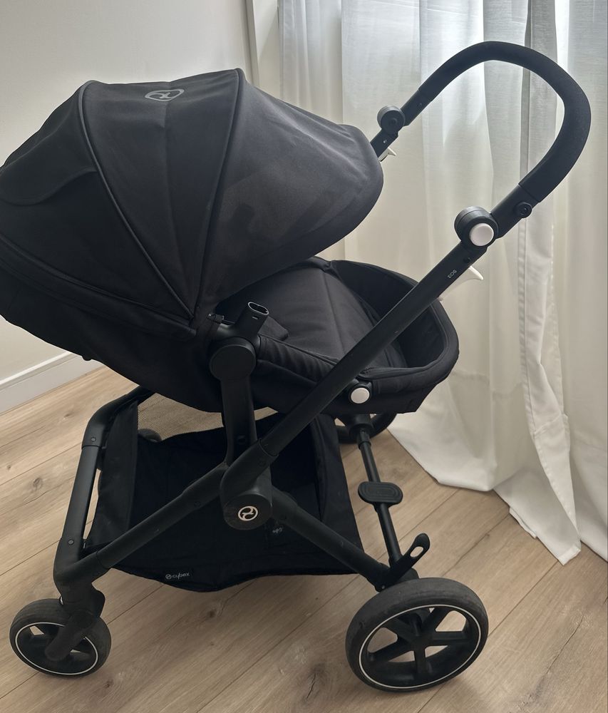 CYBEX Gold Carrinho de passeio EOS 2 em 1, preto + adaptadores ovinho