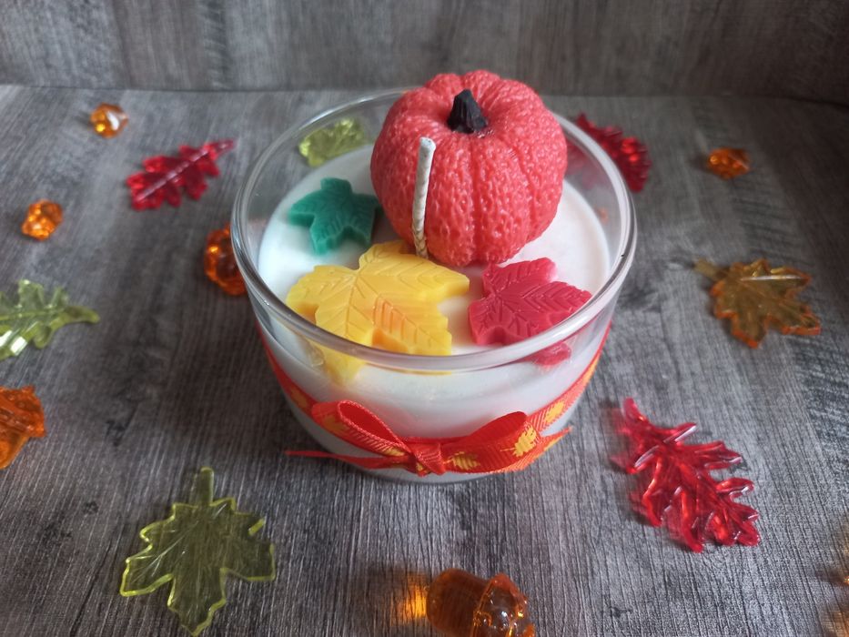 Świece sojowe handmade pachnące szarlotka ciato dyniowe jesień listki