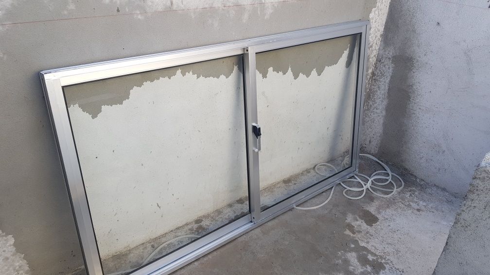 Janela de alumínio vidro simples (2 unidades disponiveis)