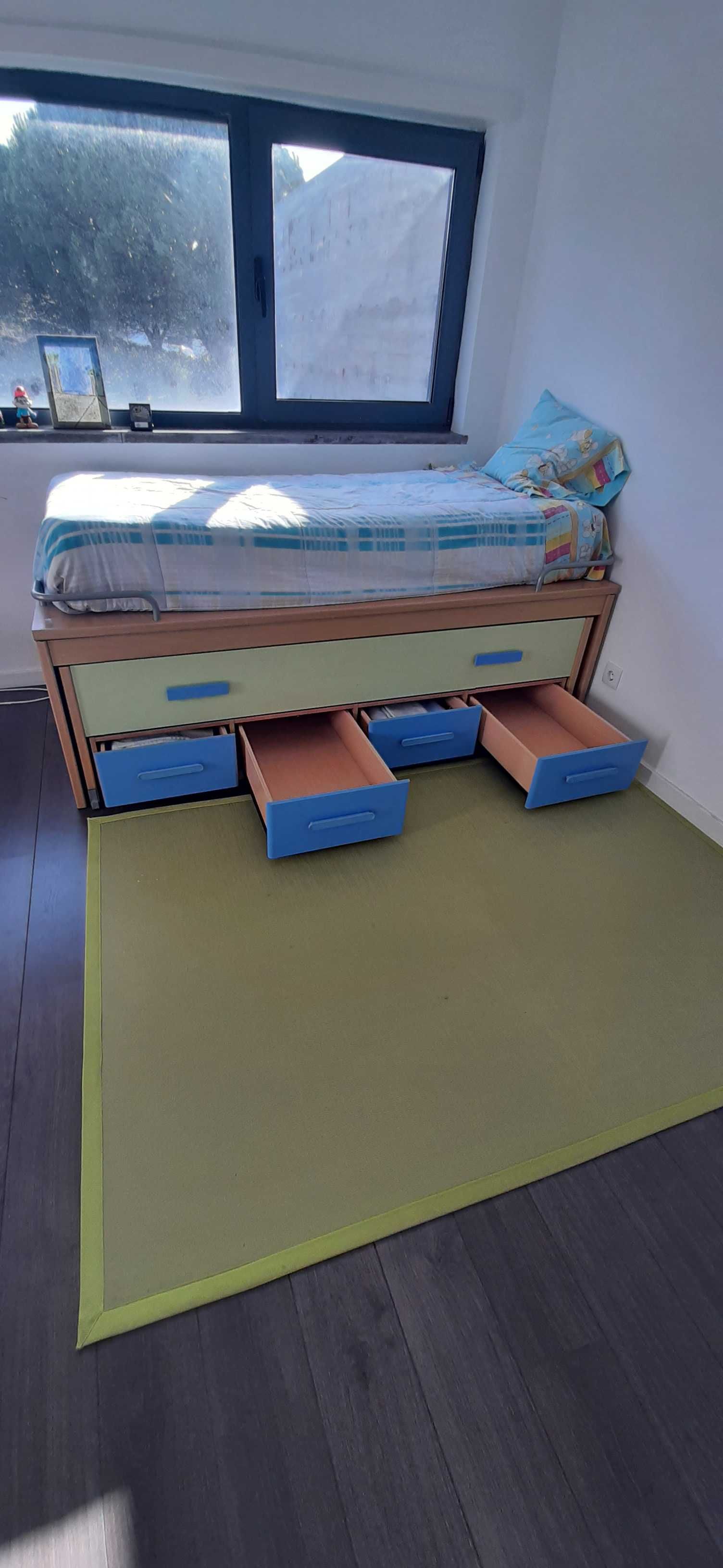 Cama de solteiro dupla com gavetão