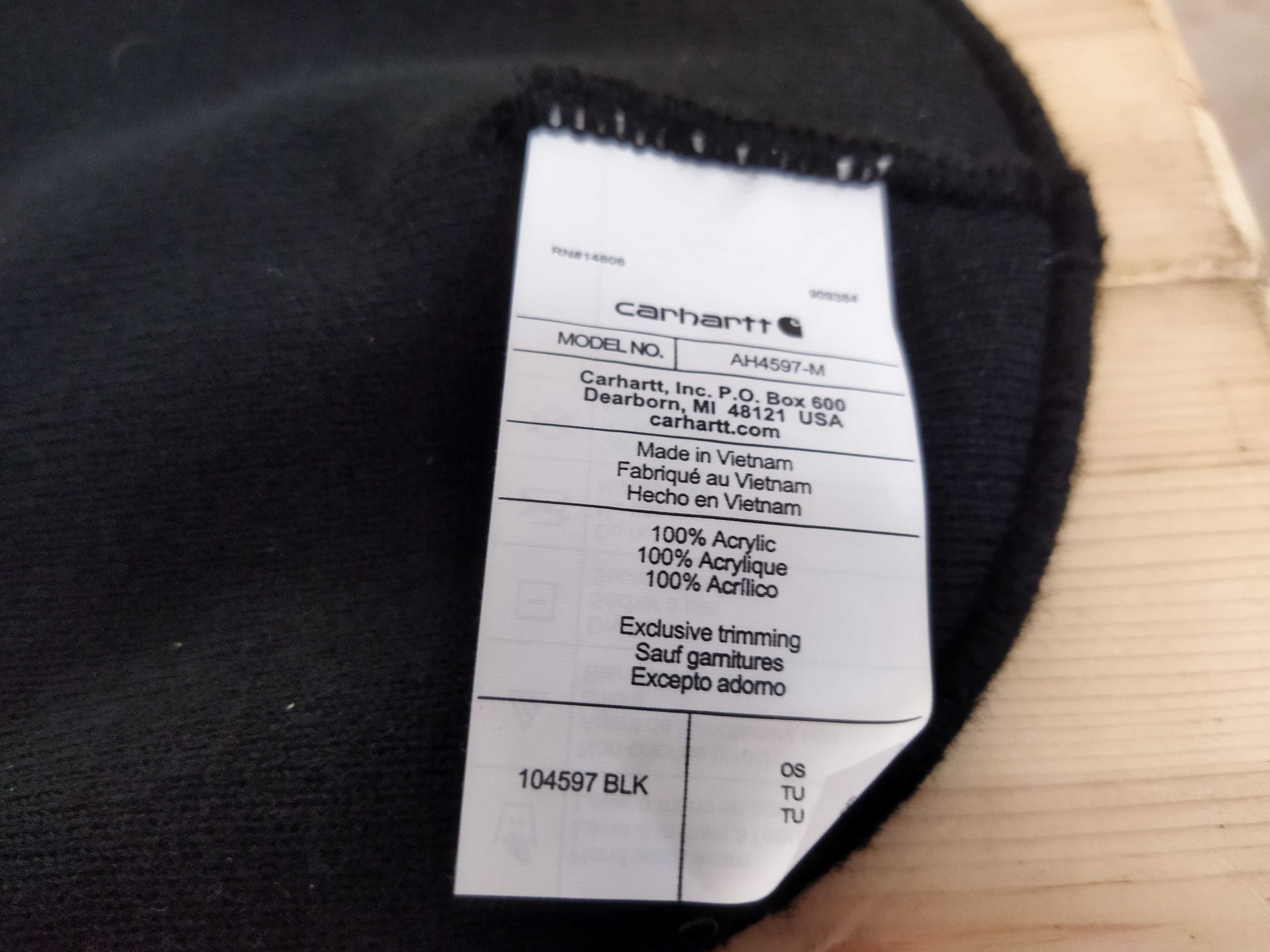 Акрилова шапка Carhartt чорного кольору