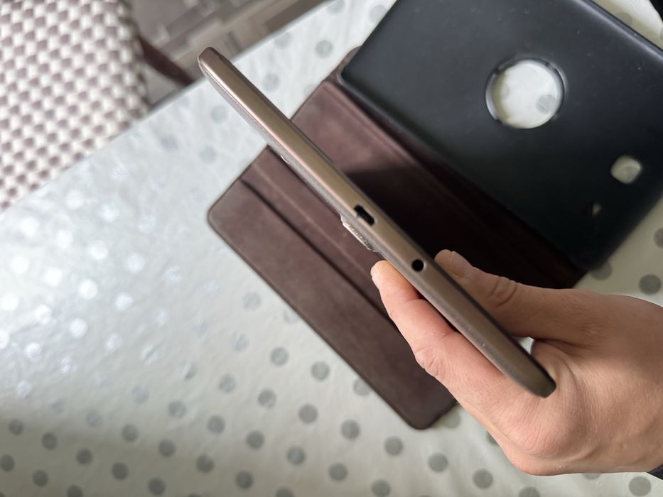 Планшет Samsung GALAXY TAB E