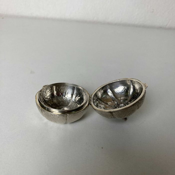 Caixa de Rapé antiga em Prata 800 formato de abobora