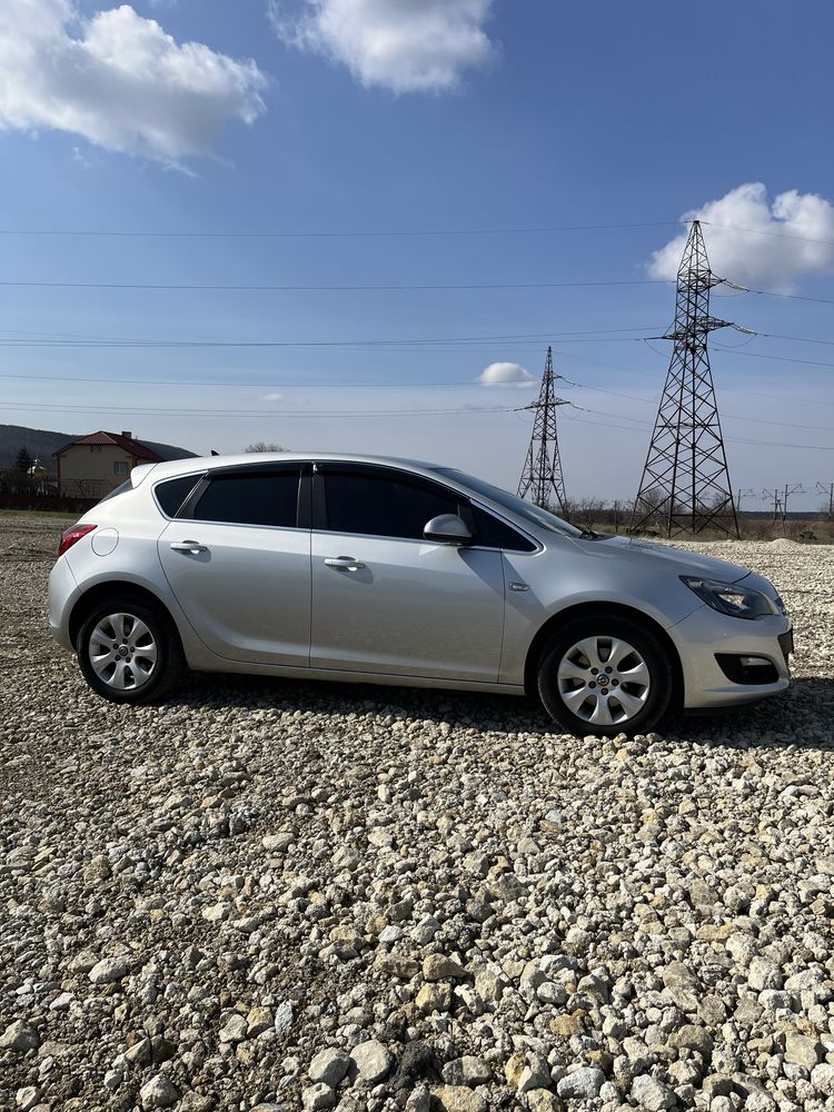 Продам Opel Astra J 2014 рік! 1.6 дизель