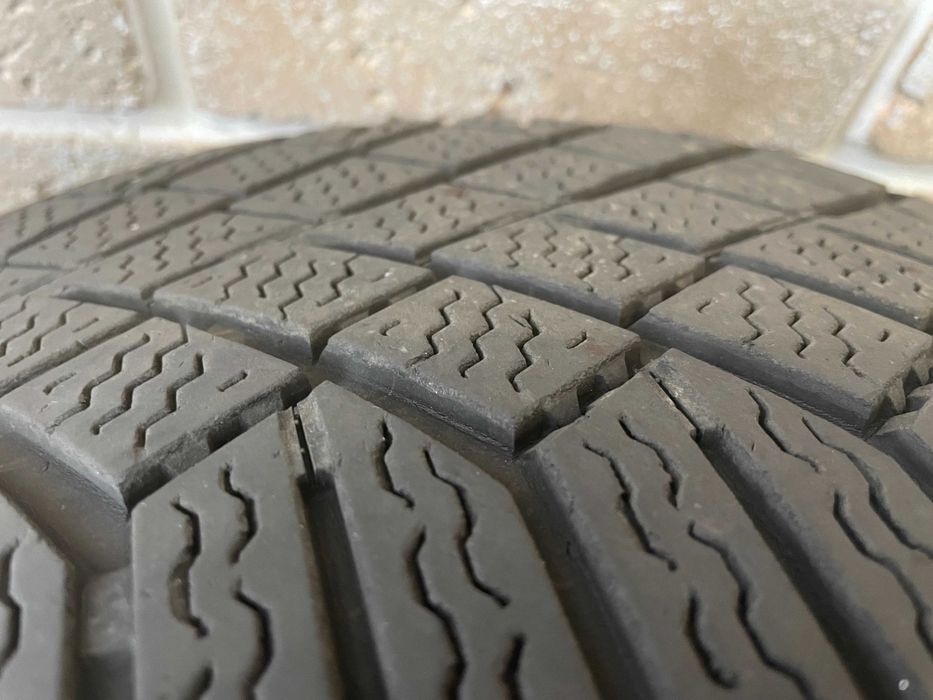 зимові автошини (резина) 235/60 R18 Continental Viking Contact 7