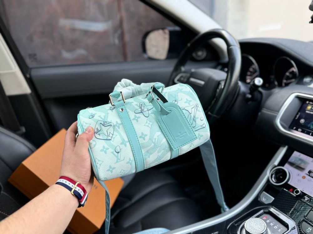 Женская сумка берюзового цвета Louis Vuitton через плечо оригинал