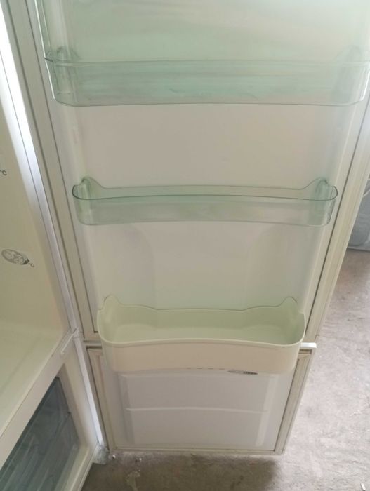 Lodówka z zamrazalnikiem Amica