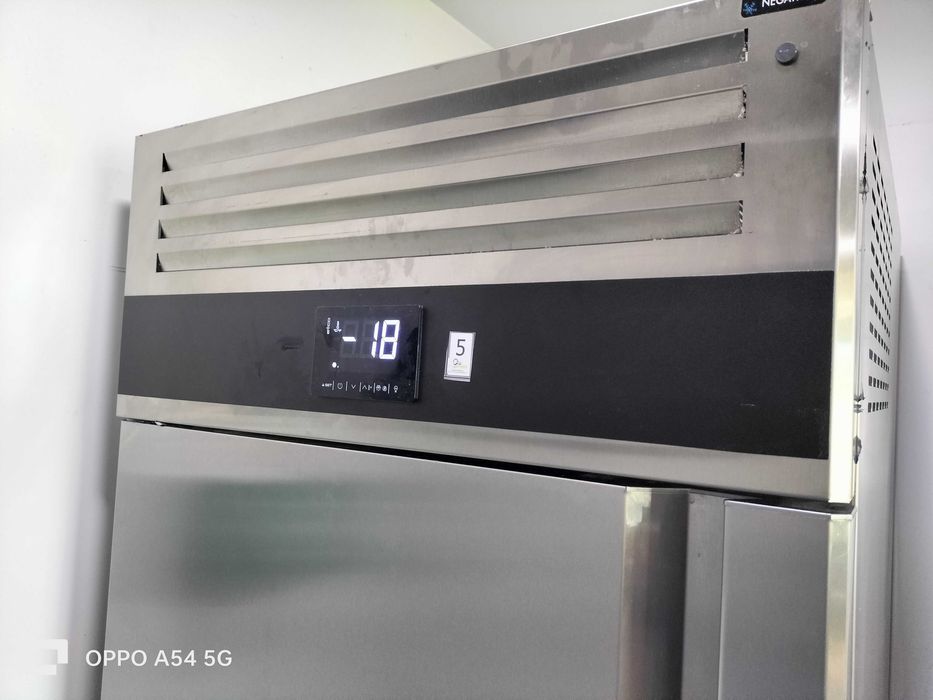 Congelador de coluna profissional GGM Gastro