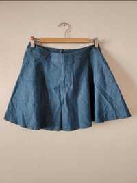 Krótka rozkloszowana spódniczka jeansowa