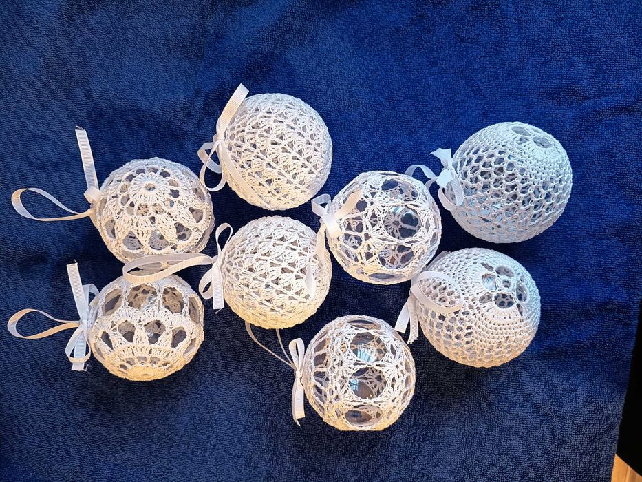 Zestaw bombek(8cm) w prezentowym pudełku