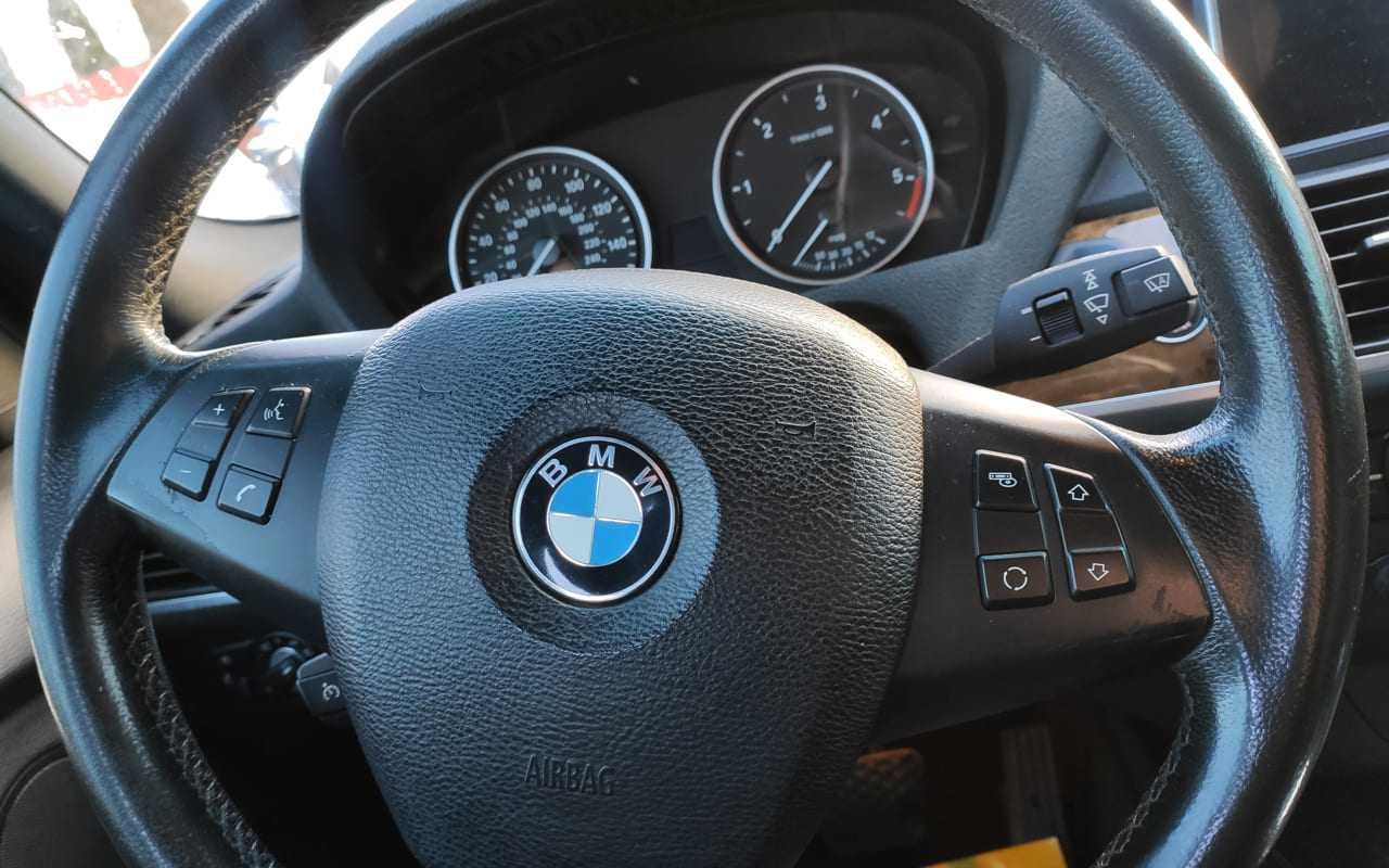 BMW X5 2011 року