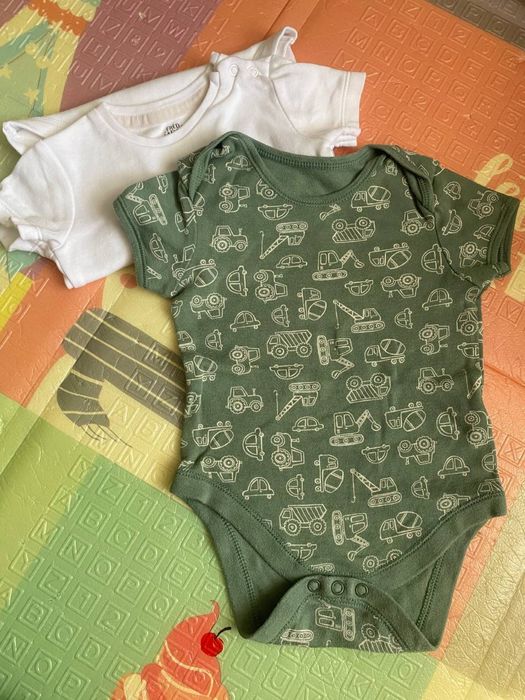 Речі для хлопчика боді, штани, майка, пісочник, панама, комбінзон