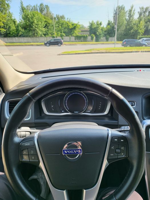 Volvo V60 2016 2.0. Бензин