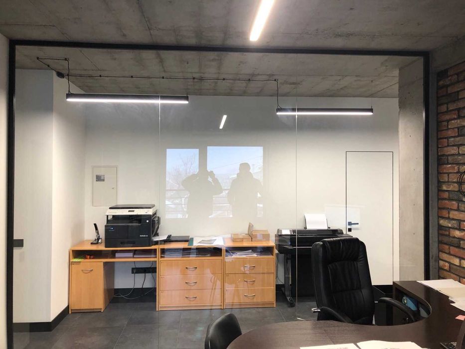 Скляні перегородки для офісів. Скляні двері. Двері з гартованого скла.