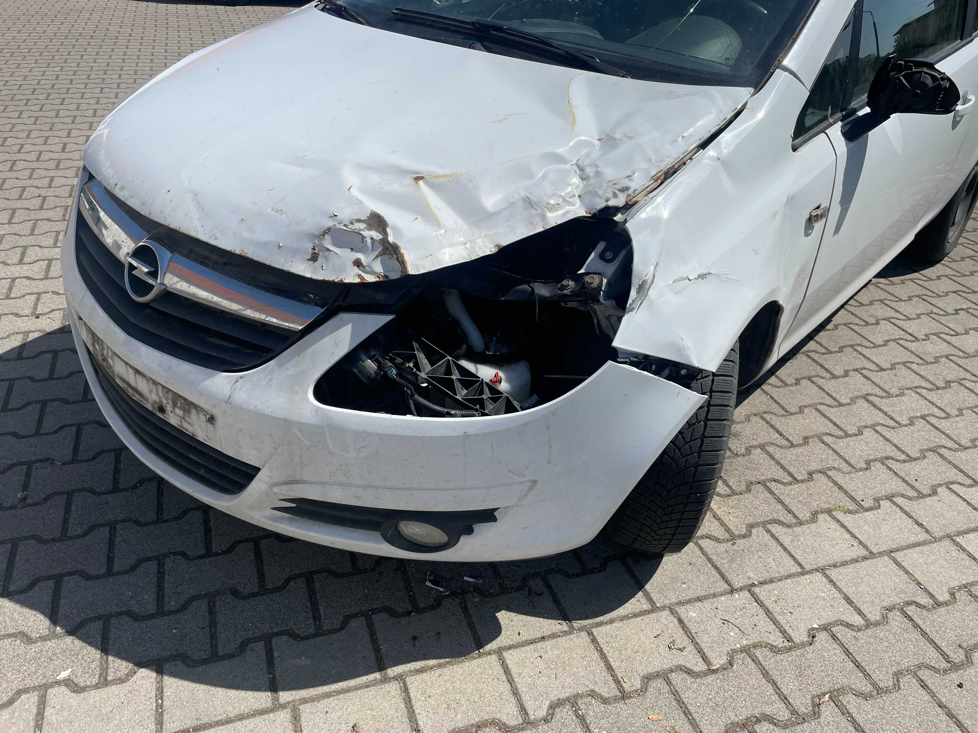 Opel Corsa D 1.4 benzyna Black & White, uszkodzony