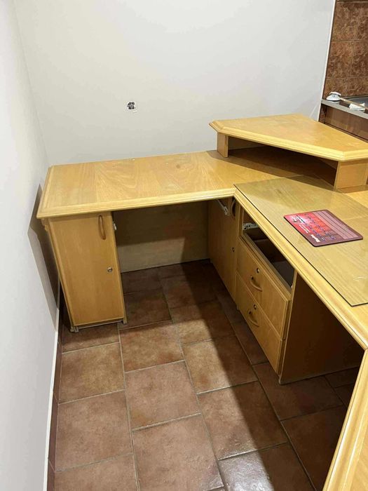 Duże biurko do oddania