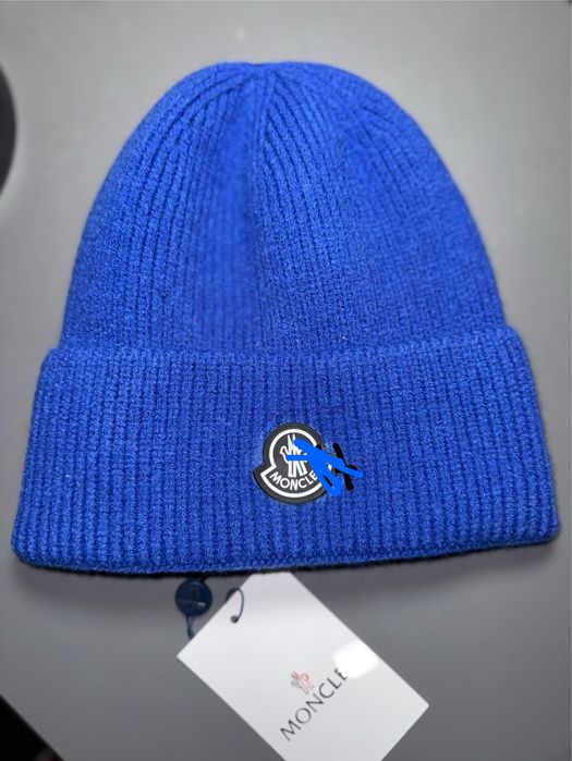 Зимова жіноча шапка Moncle