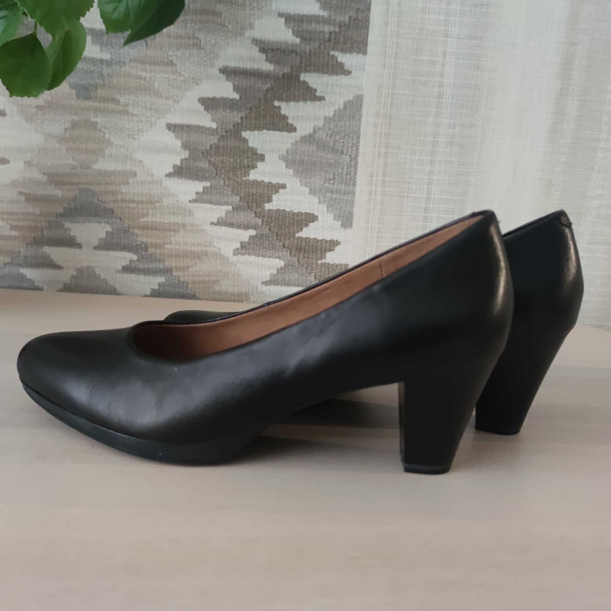Туфлі Caprice жіночі шкіряні чорного кольору