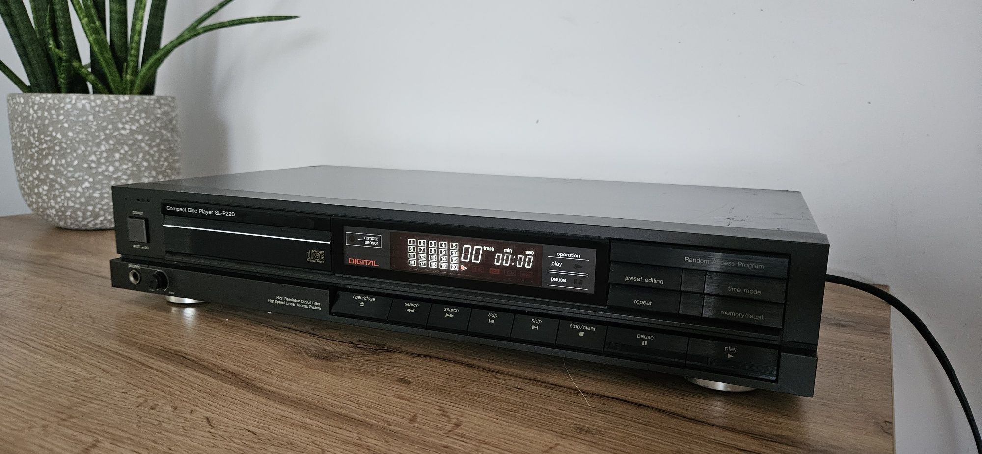 Odtwarzacz CD technics SL p220