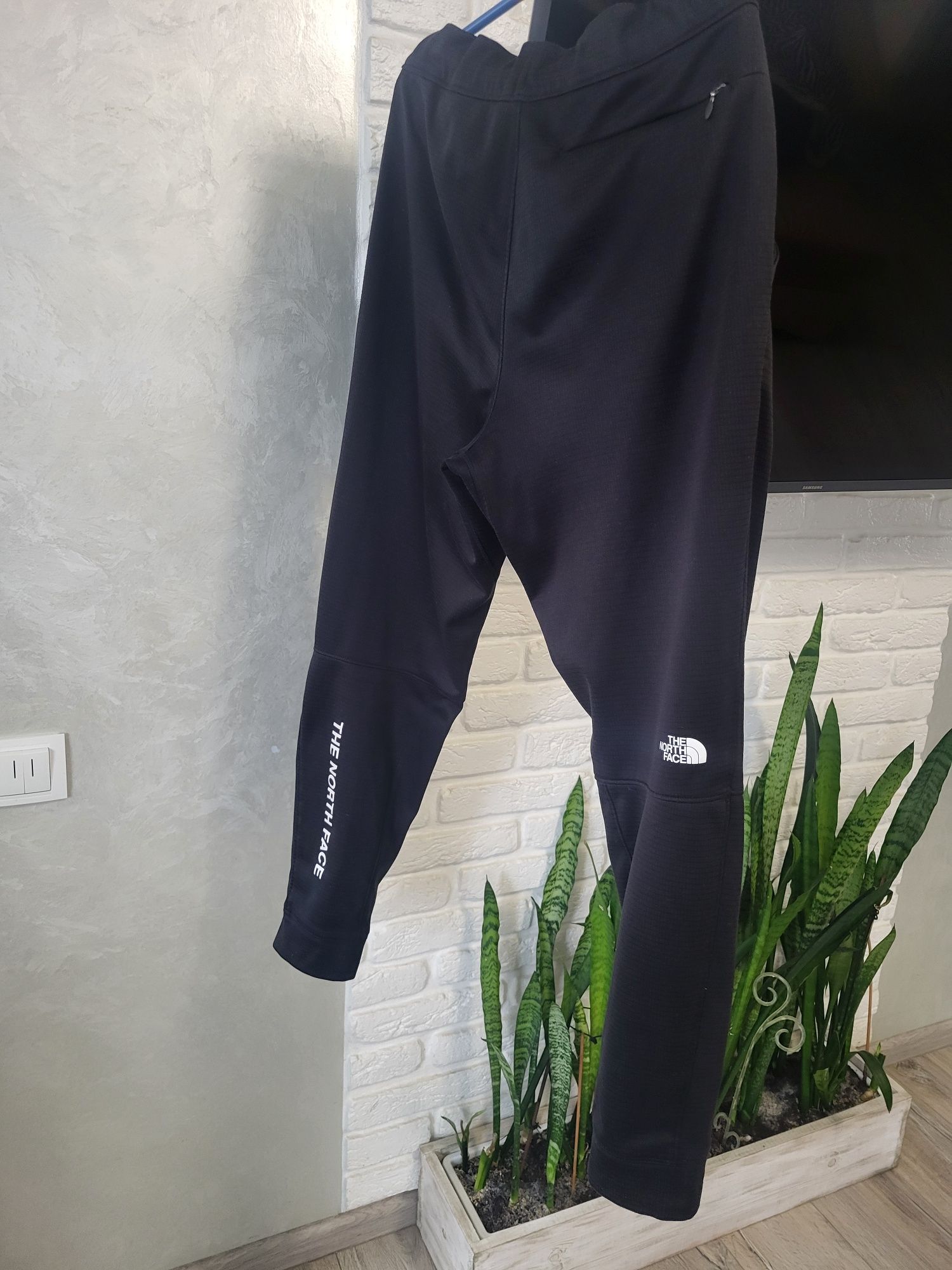 Прдом штани THE north face оригінал.