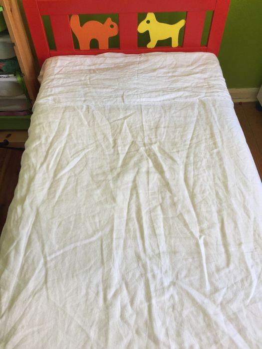 Cama criança KRITTER - 2 colchões VYSSA - mesa e 3 cadeiras