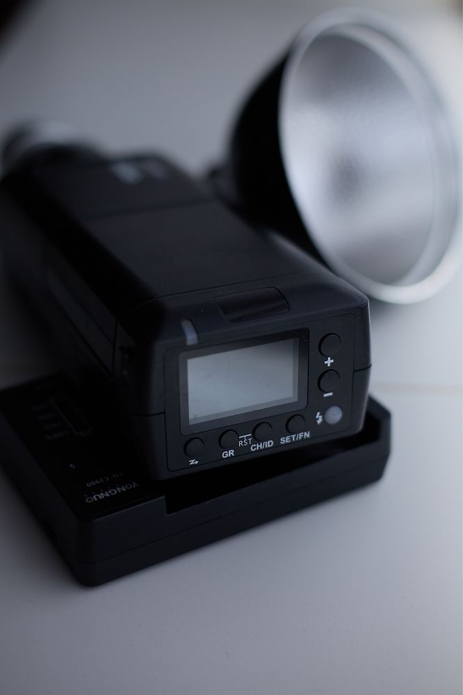 Yongnuo yn200 ttl hss потужний акумуляторний,  спалах200W аналог ad200