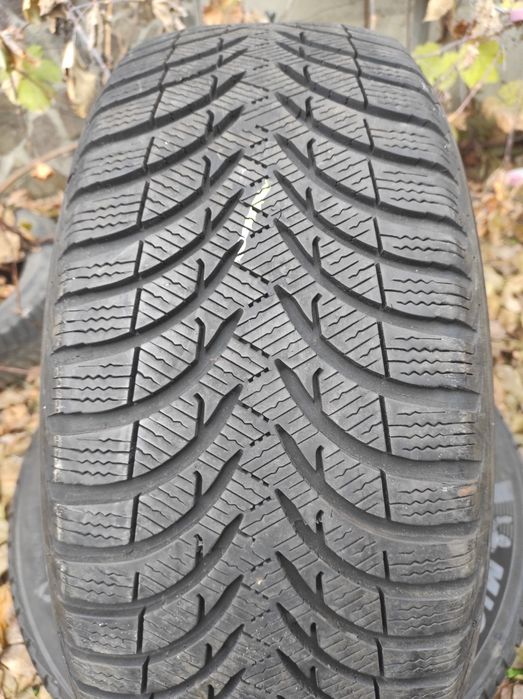Шины зима 225/50R17.
