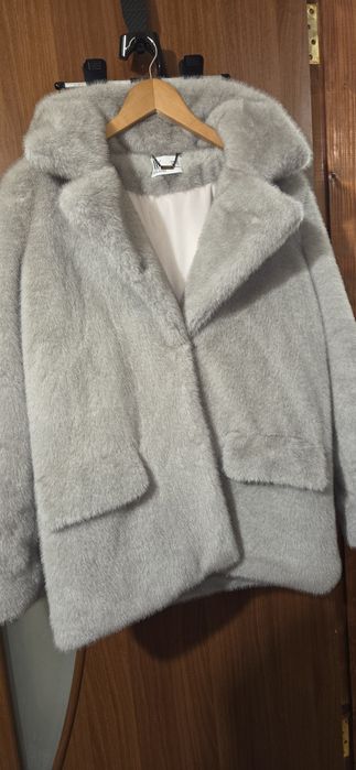 Дуже гарна коротка шуба з штучного хутра