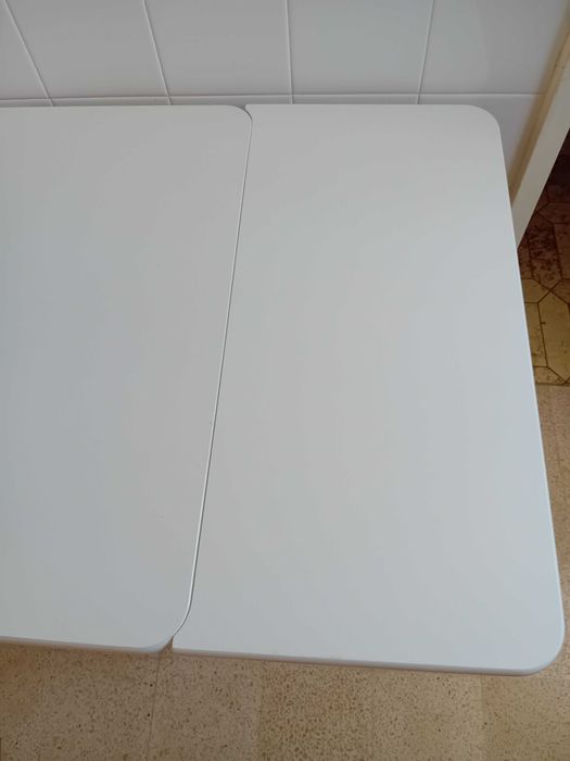 Mesa de cozinha branca