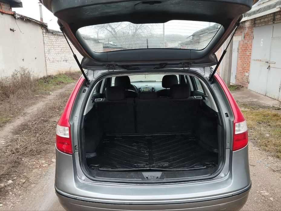 Продам Хундай елантра - 2,0л.автомат-2011г.