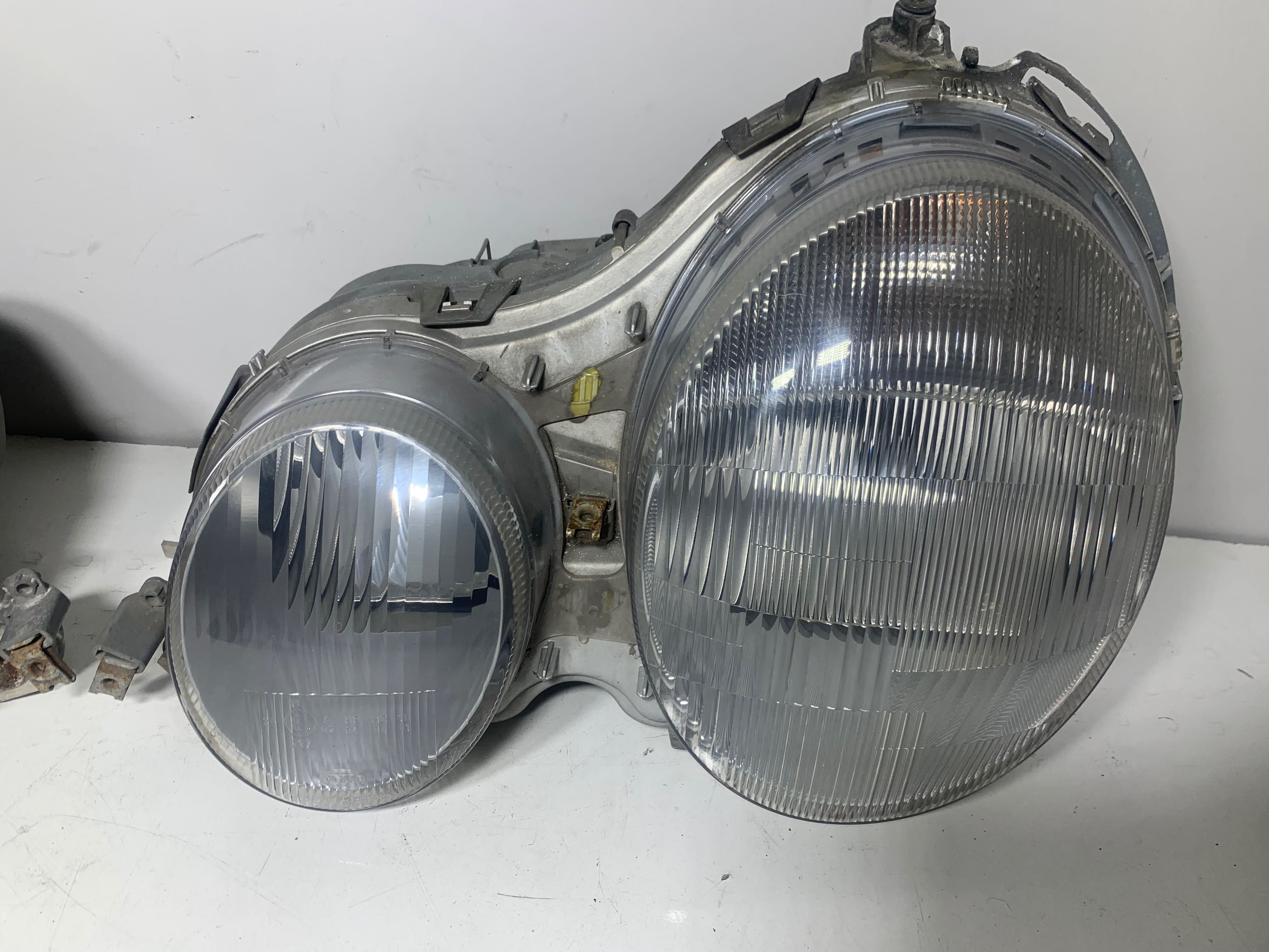 Lampy Przód Przednie Komplet Mercedes E-Klasa W 210 przed liftem OR EU