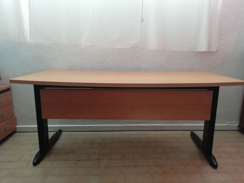 Linda secretaria de executivo em Melamina Preta