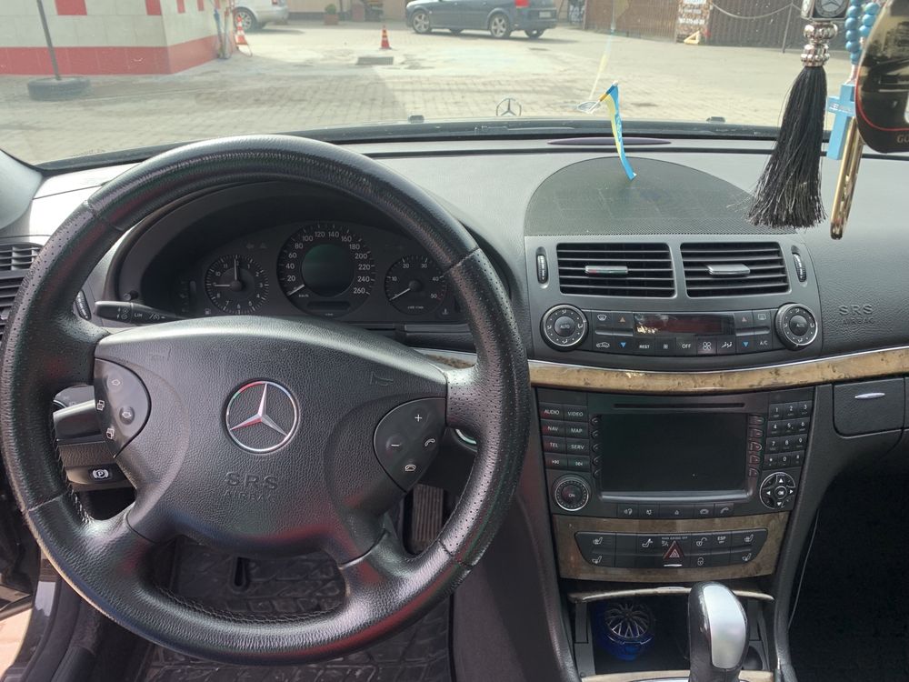 Mercedes Benz e class w211 e320