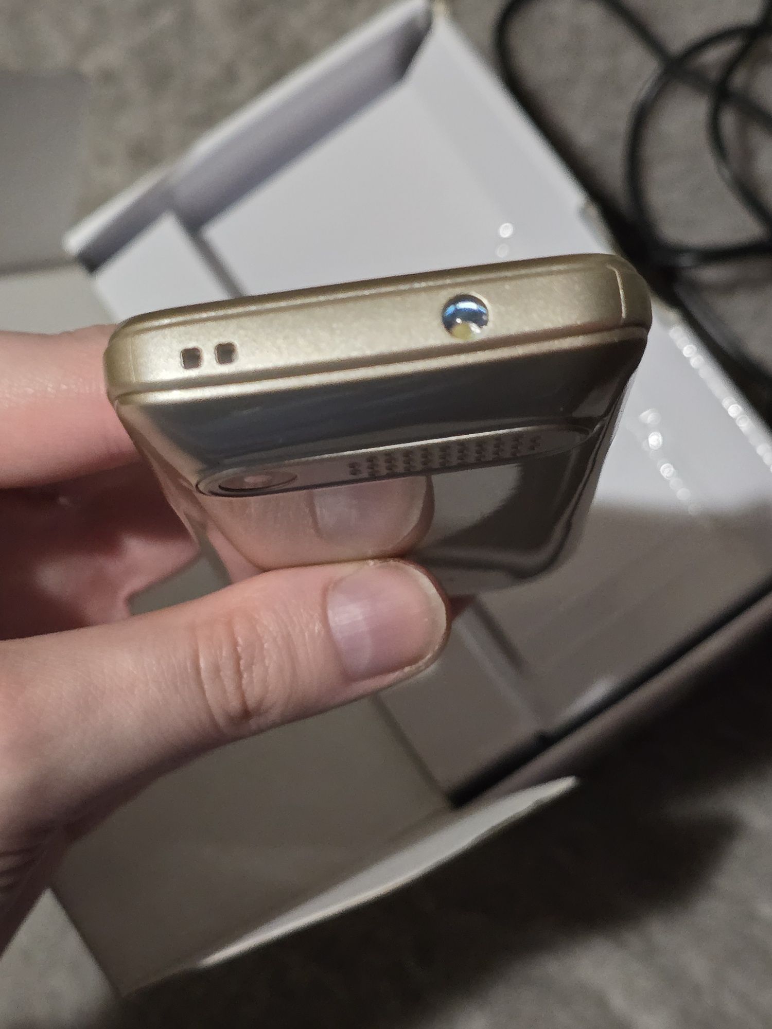 Telefon z androidem i 4G LTE - Ctyon CT06