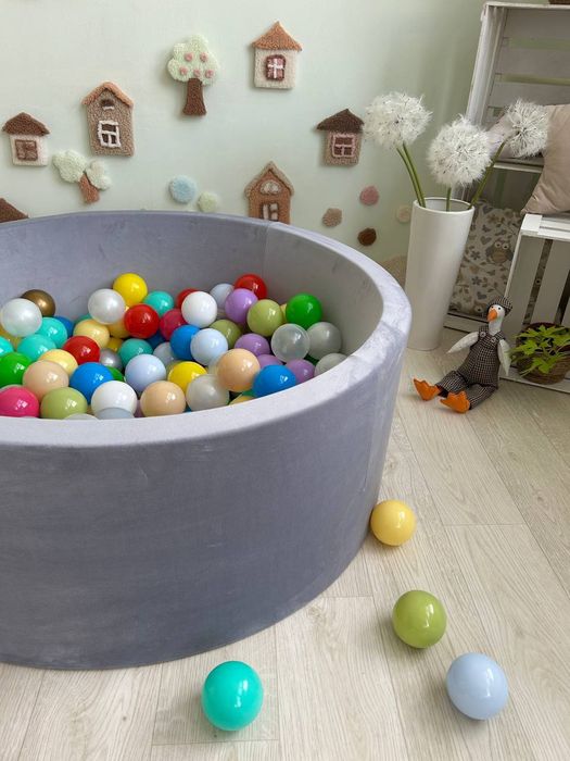 Басейн з кульками та без. Діаметр 100. Сухий бассейн с шариками.