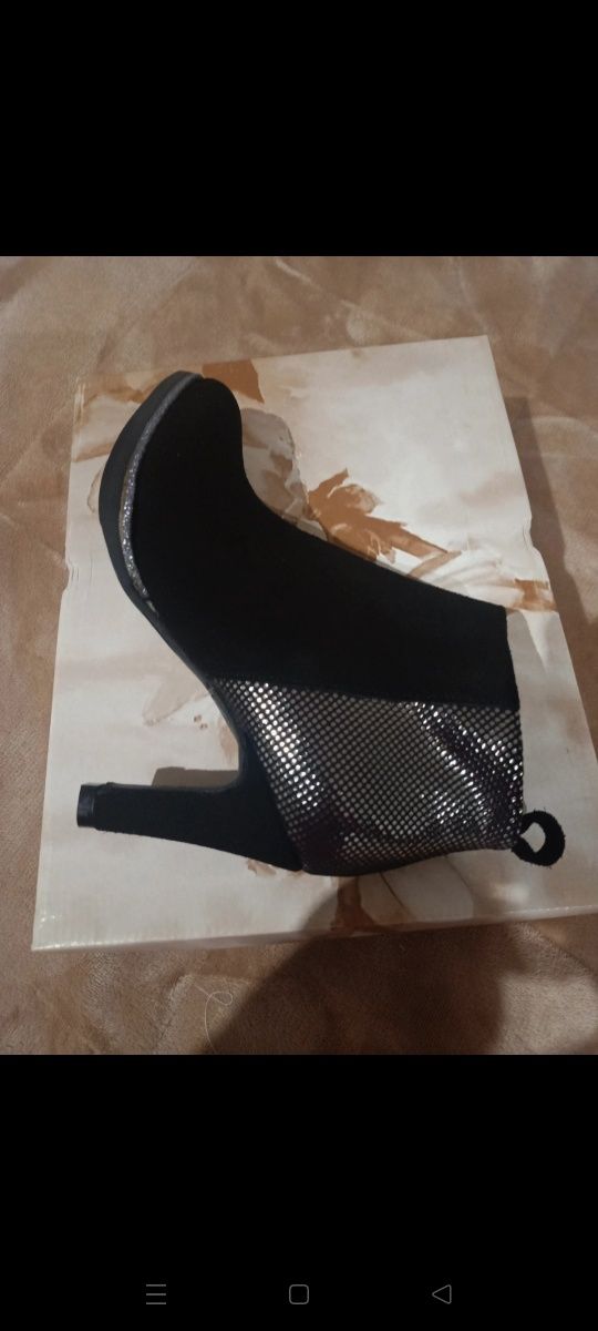 Botas de mulher n.36 em pele  novas marca Myma