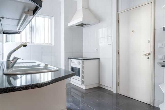 Magnífico apartamentoT4, na Av. Brasil.