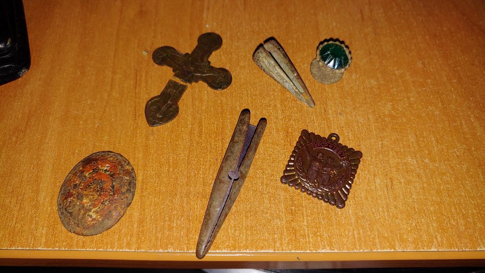 Старовинний хрестик(часів козаків),зелений камінь?насадки на ручку