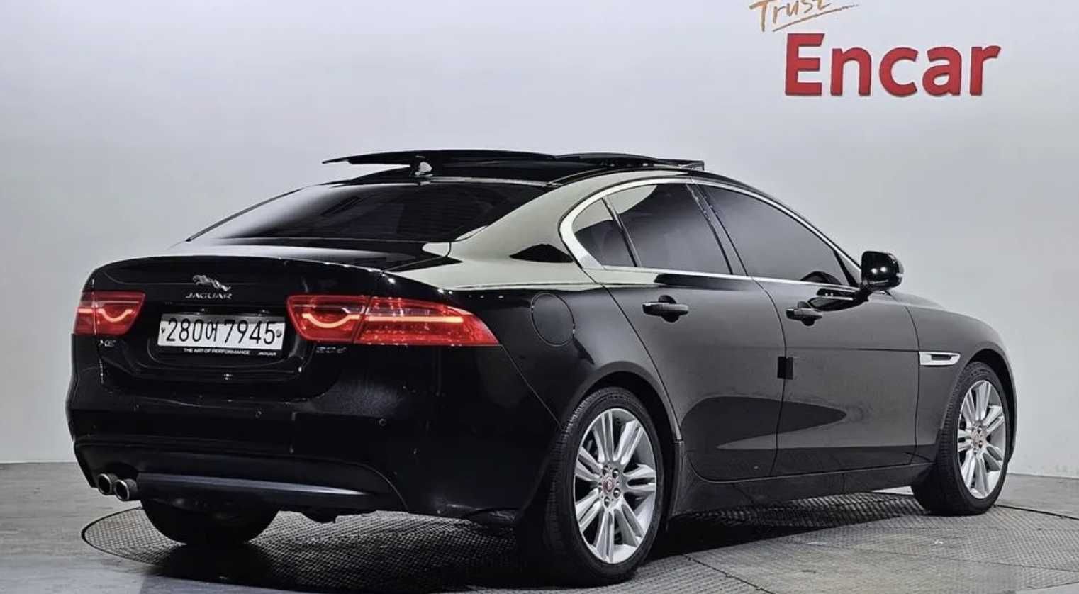 Jaguar XE 2.0d  Ягуар ХЕ 2,0д