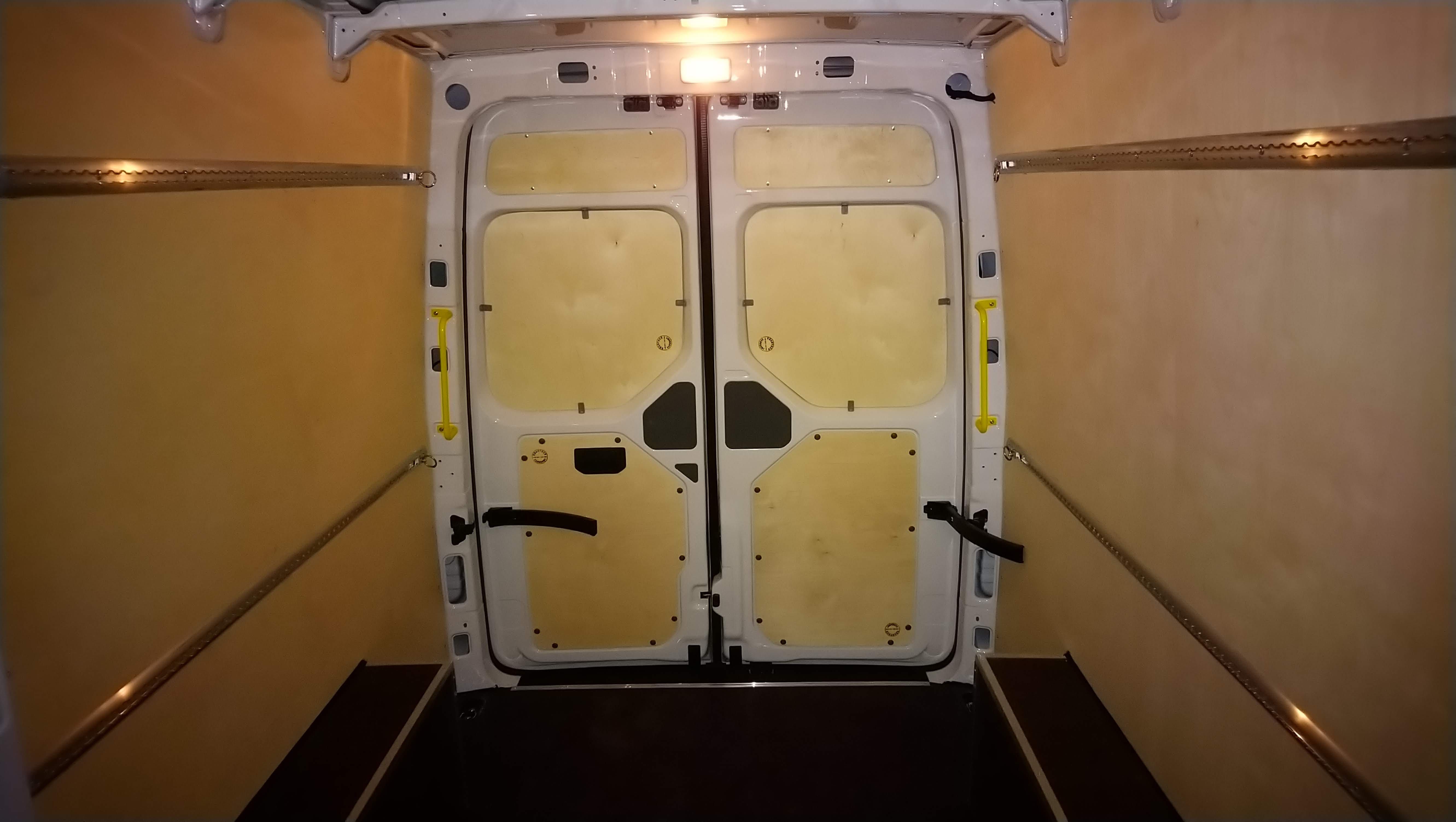 Zabudowa Samochodu Dostawczego Volkswagen Crafter L3H2 KNAUTECH