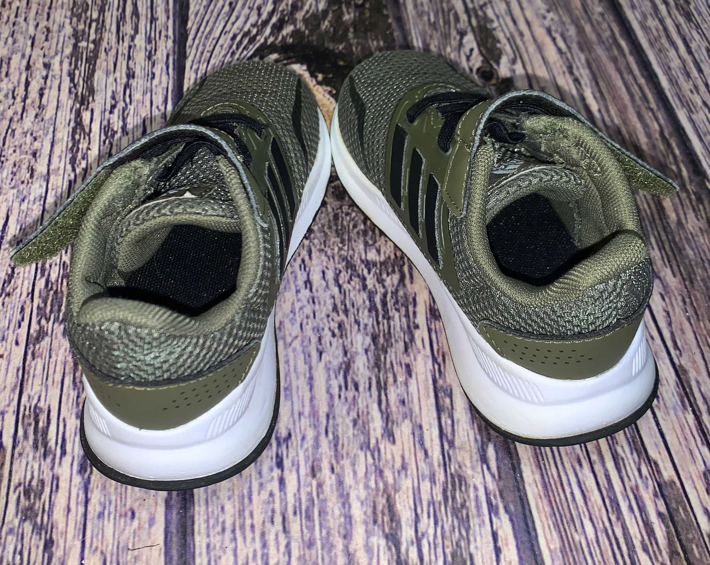Кроссовки Adidas для ребенка, размер 26 (15 см)